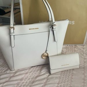 Michael Kors purse $150. Used twice